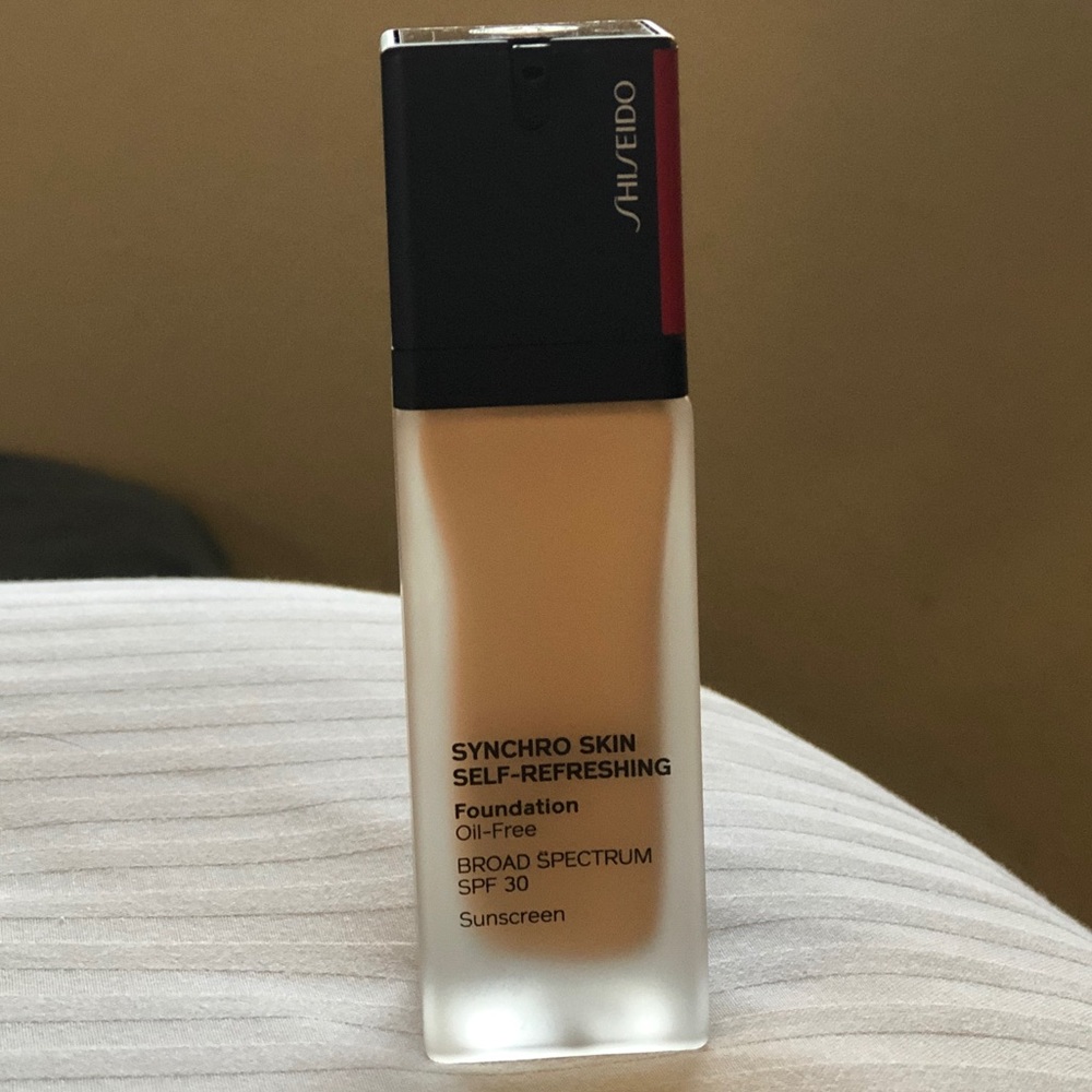 Shiseido Synchro skin self-refreshing foundation.
